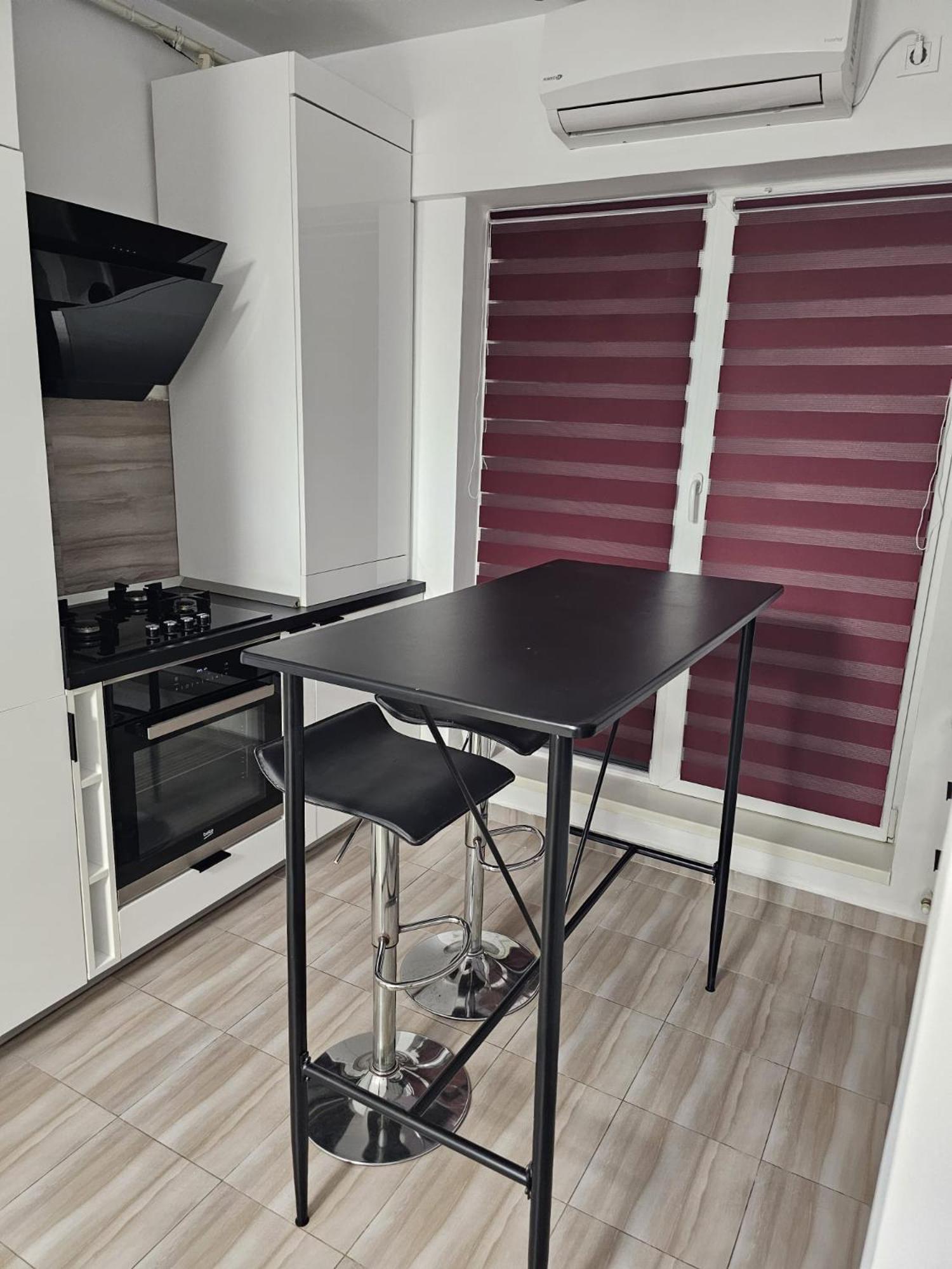 Studio Titan Park Bucureşti