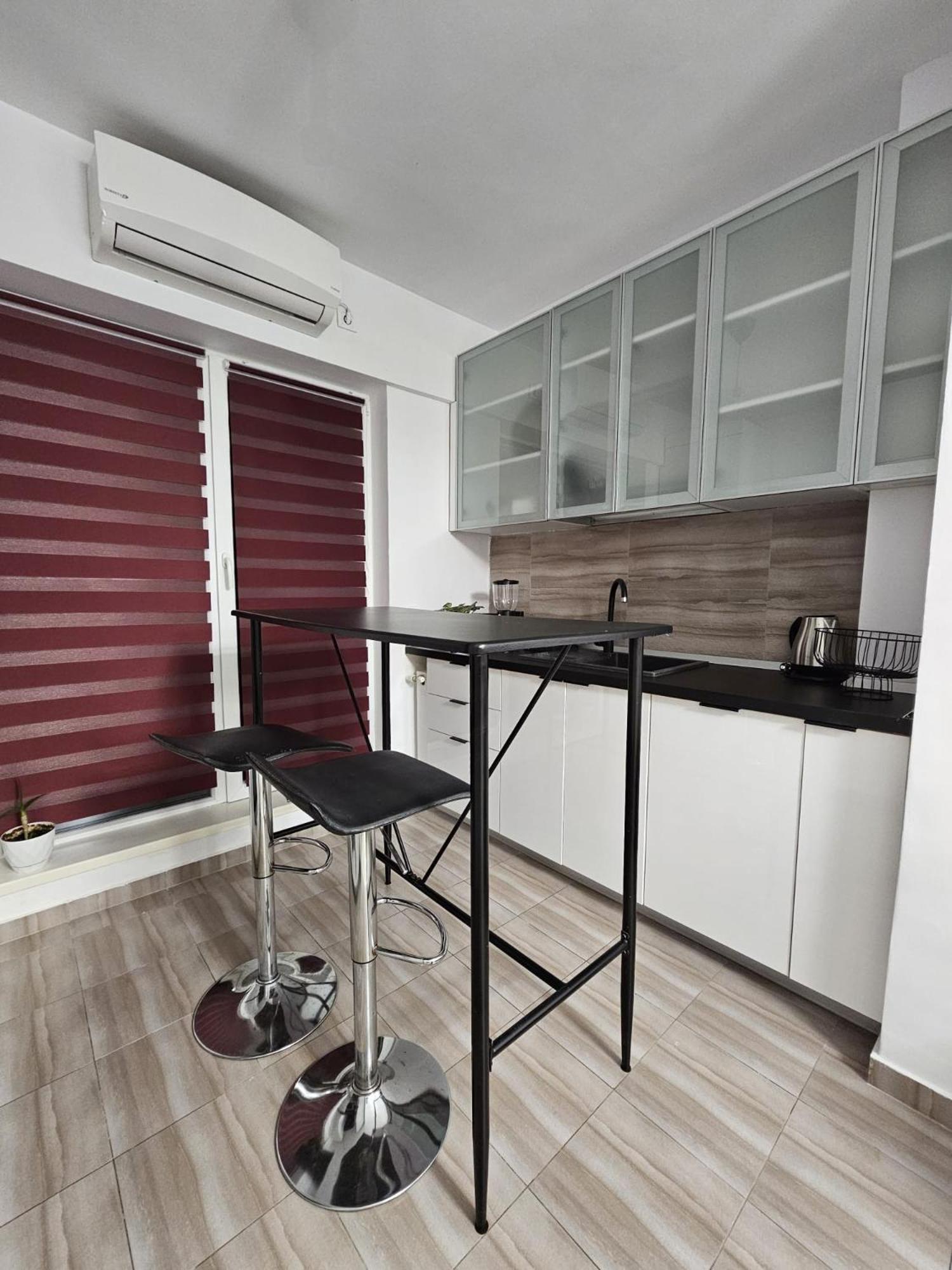 Studio Titan Park * Bucureşti